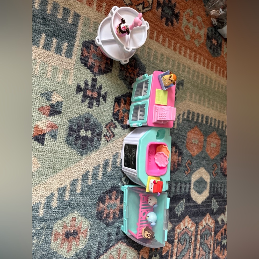 Disney Munchlings Playset and Figures Character